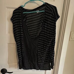 Old Navy Black and White Patterned Blouse